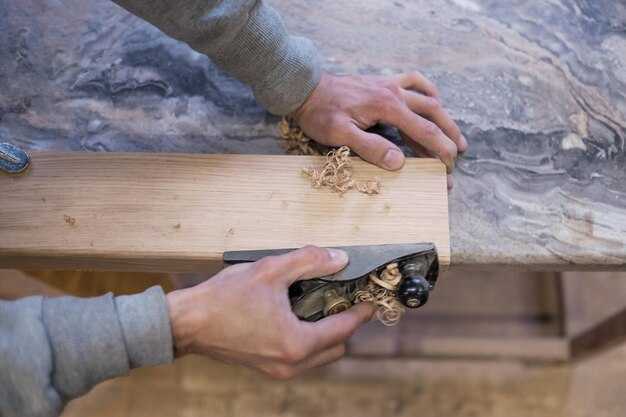 Выбор клея для древесины: характеристики и типы