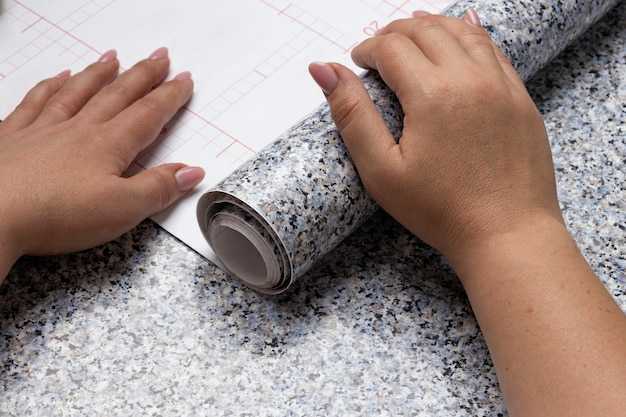 Подготовка стен к наклеиванию обоев