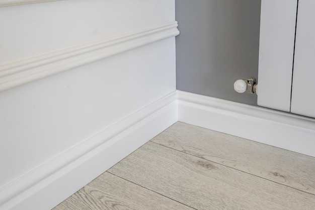 Уход за пластиковыми плинтусами после установки