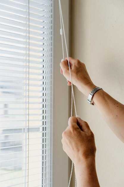 Уход за рулонными шторами: советы и рекомендации