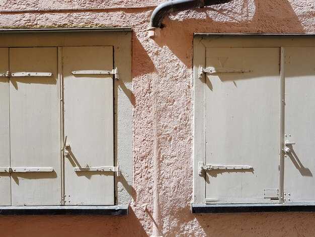 Частые ошибки при оштукатуривании фасада и как их избежать