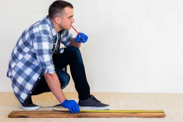 Технология крепления плинтусов на клей: пошаговая инструкция