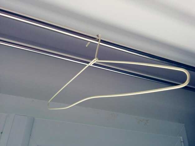 Монтаж кронштейнов на стену