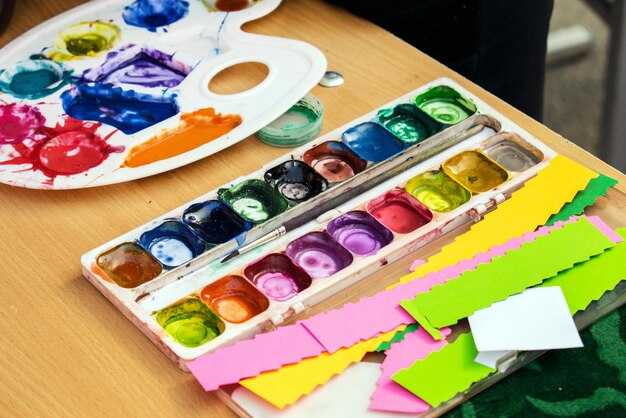 Проверка консистенции краски после разведения