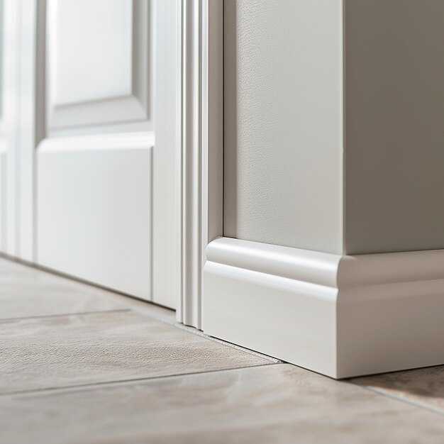 Как правильно устанавливать плинтусы: советы мастеров