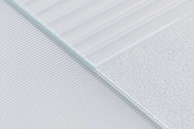 Сравнение стеклообоев с другими отделочными материалами